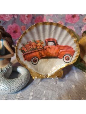 DECOUPAGE PICK UP TRUCK WITH FLOWERS